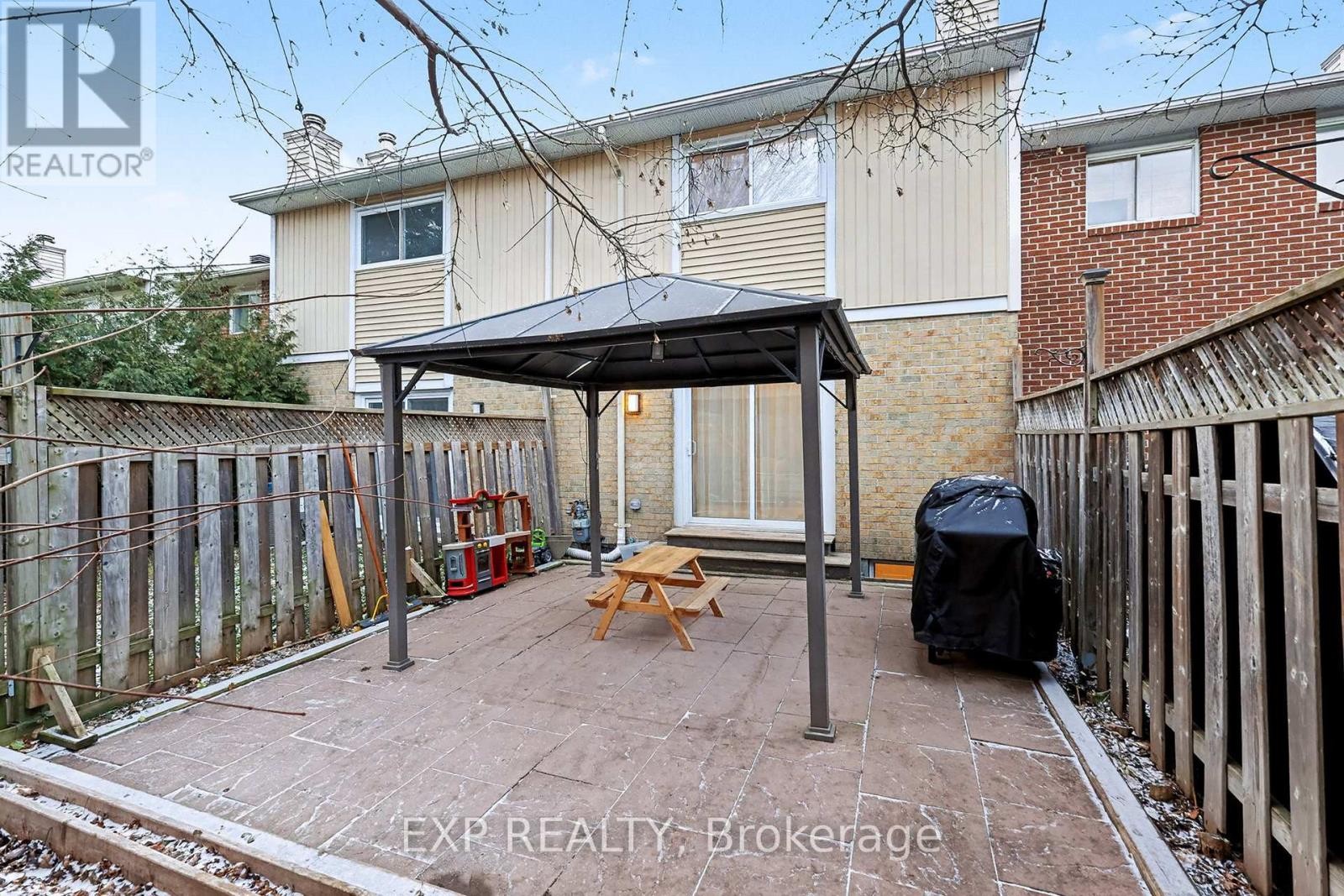 












23 MCCURDY DRIVE

,
Ottawa,




Ontario
K2L2W7

