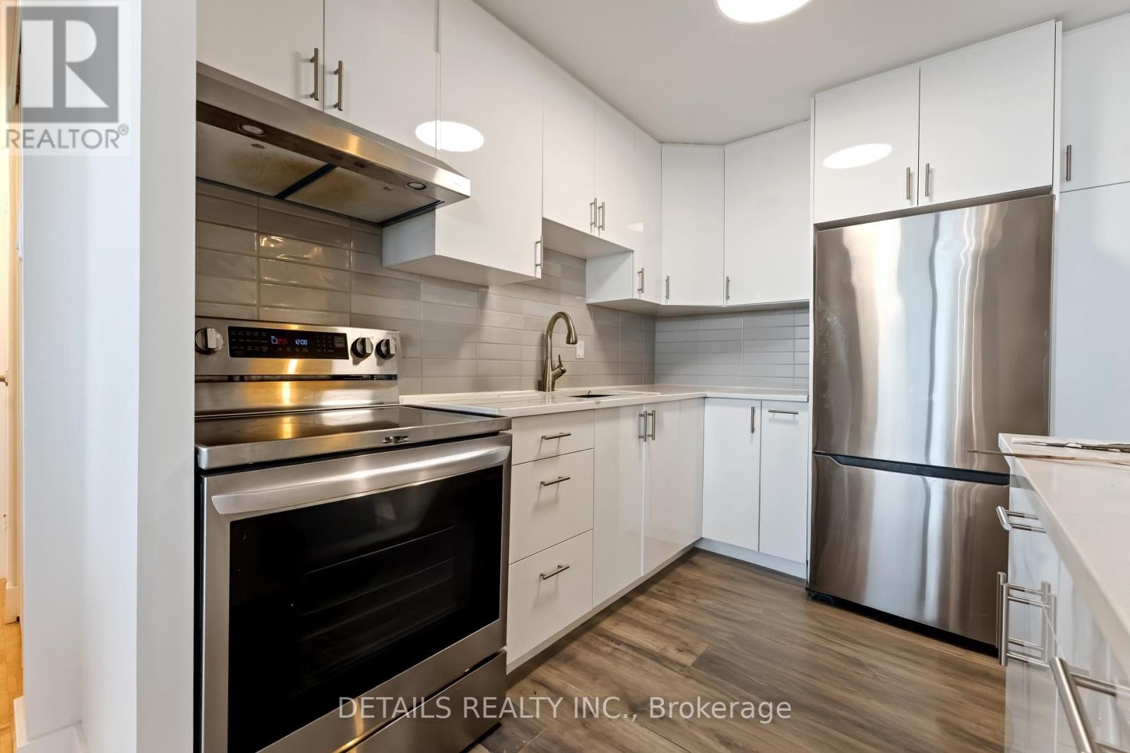 












1910 - 265 POULIN AVENUE

,
Ottawa,




Ontario
K2B7Y8

