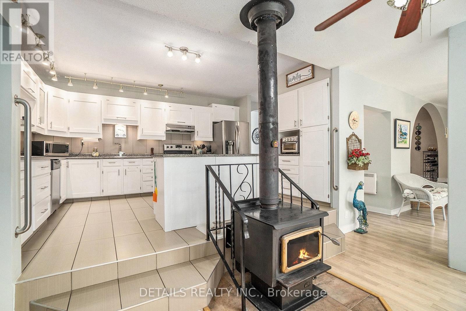 












899 CONCESSION 1 ROAD

,
Alfred and Plantagenet,




Ontario
K0B1L0

