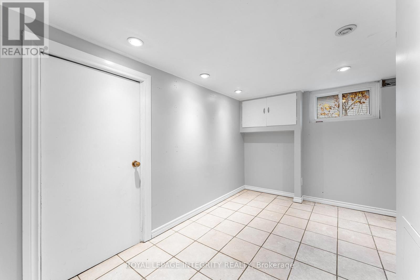 












166 PRINCE ALBERT STREET

,
Ottawa,




Ontario
K1K2A1

