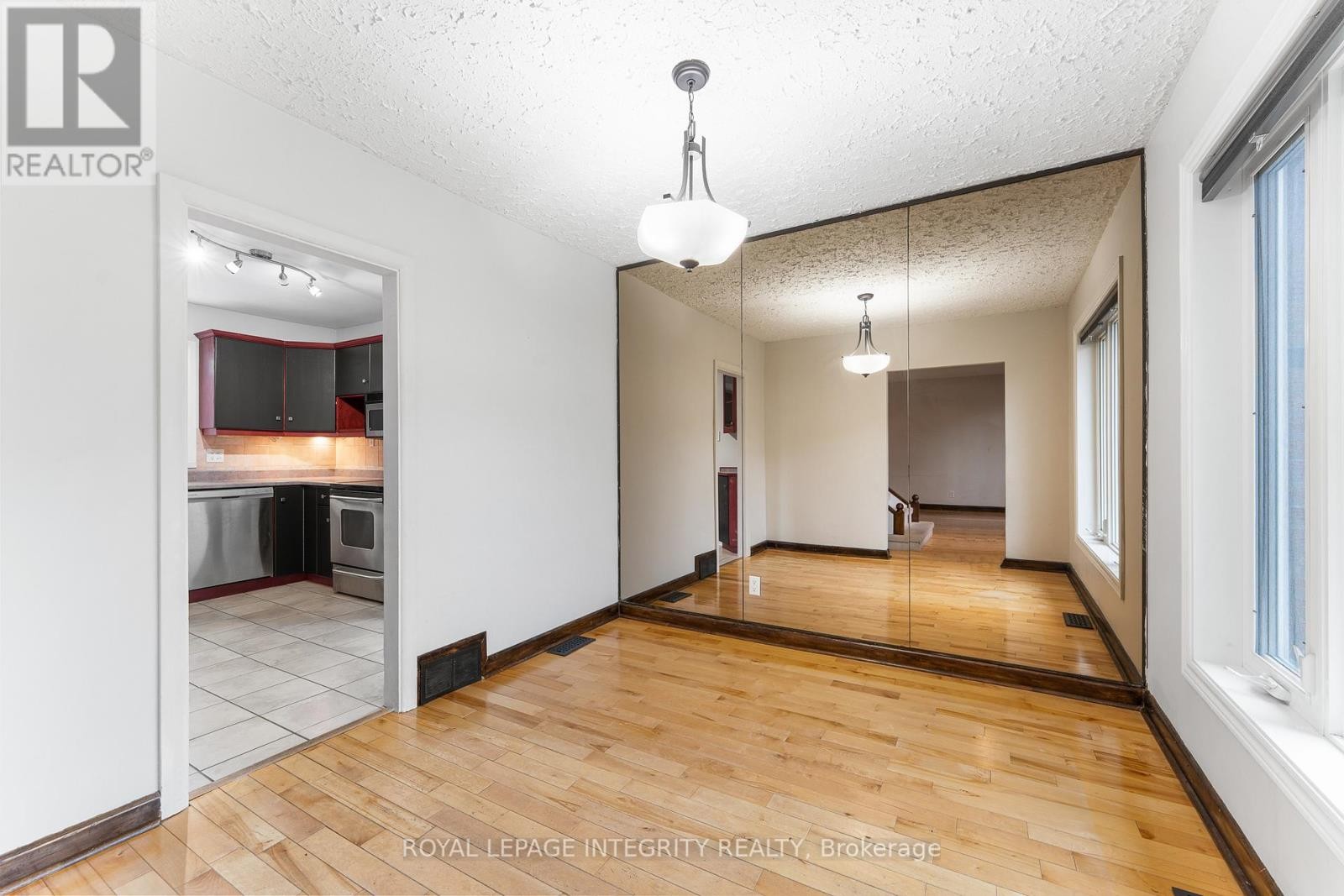 












166 PRINCE ALBERT STREET

,
Ottawa,




Ontario
K1K2A1

