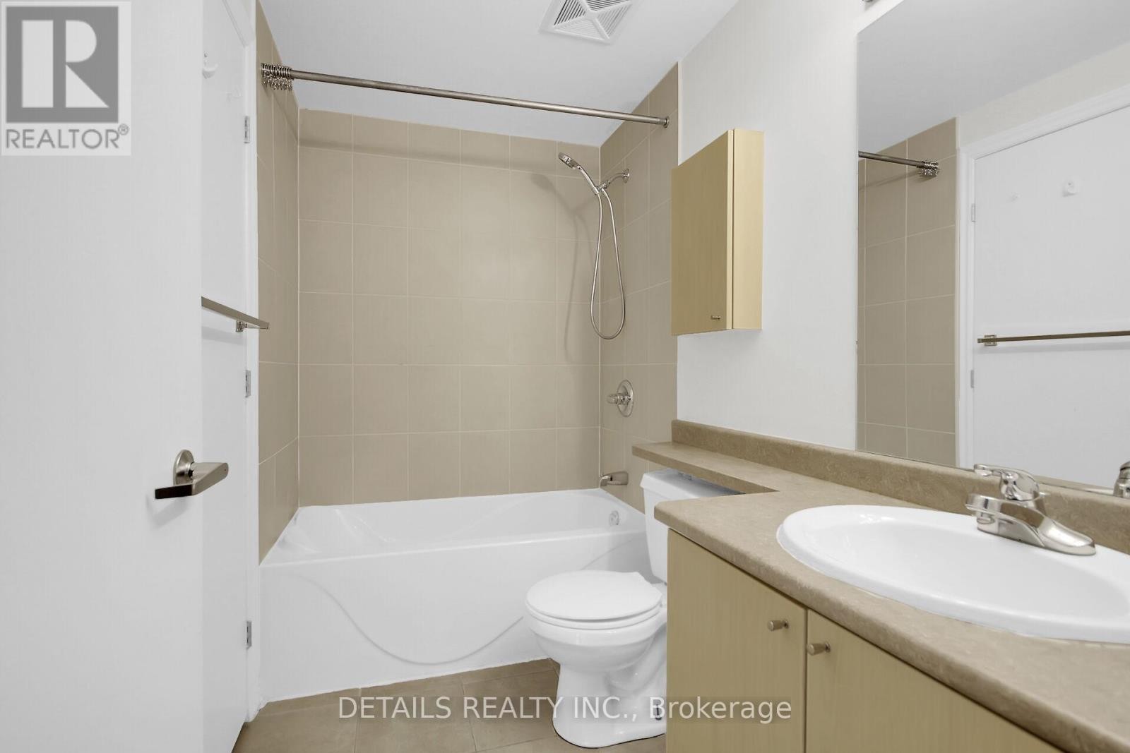 












1202 - 200 RIDEAU STREET

,
Ottawa,




Ontario
K1N5Y1

