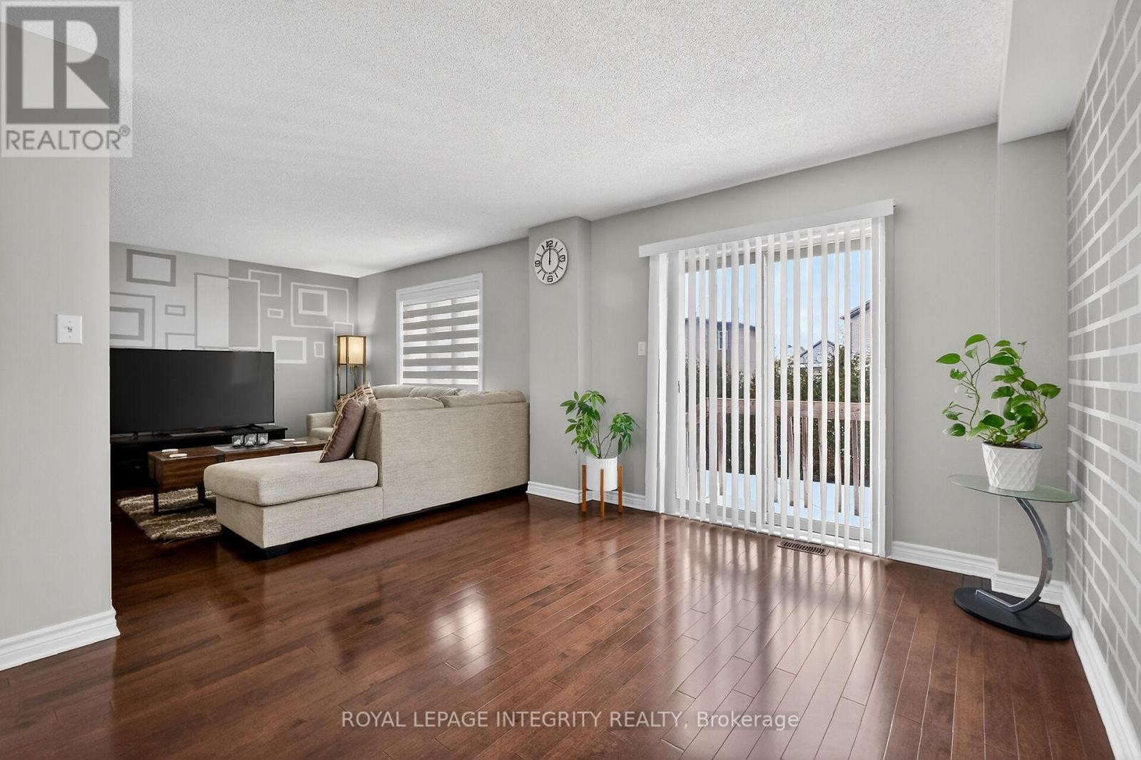 












281 STERLING AVENUE

,
Clarence-Rockland,




Ontario
K4K0H9

