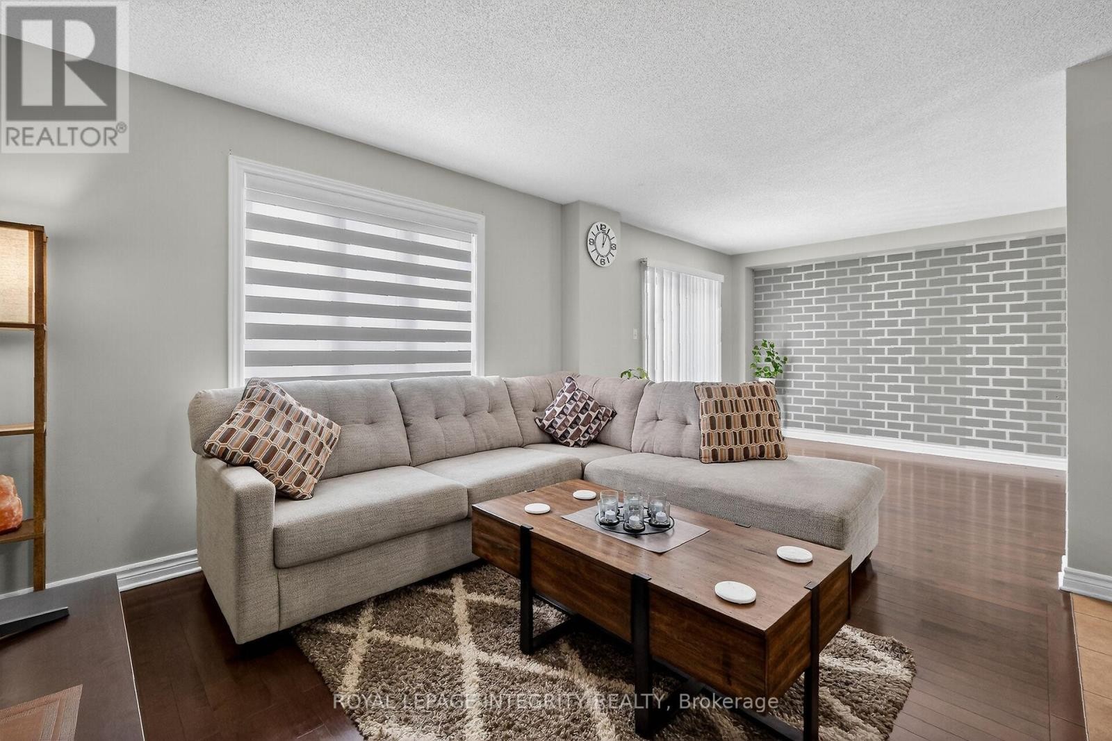 












281 STERLING AVENUE

,
Clarence-Rockland,




Ontario
K4K0H9

