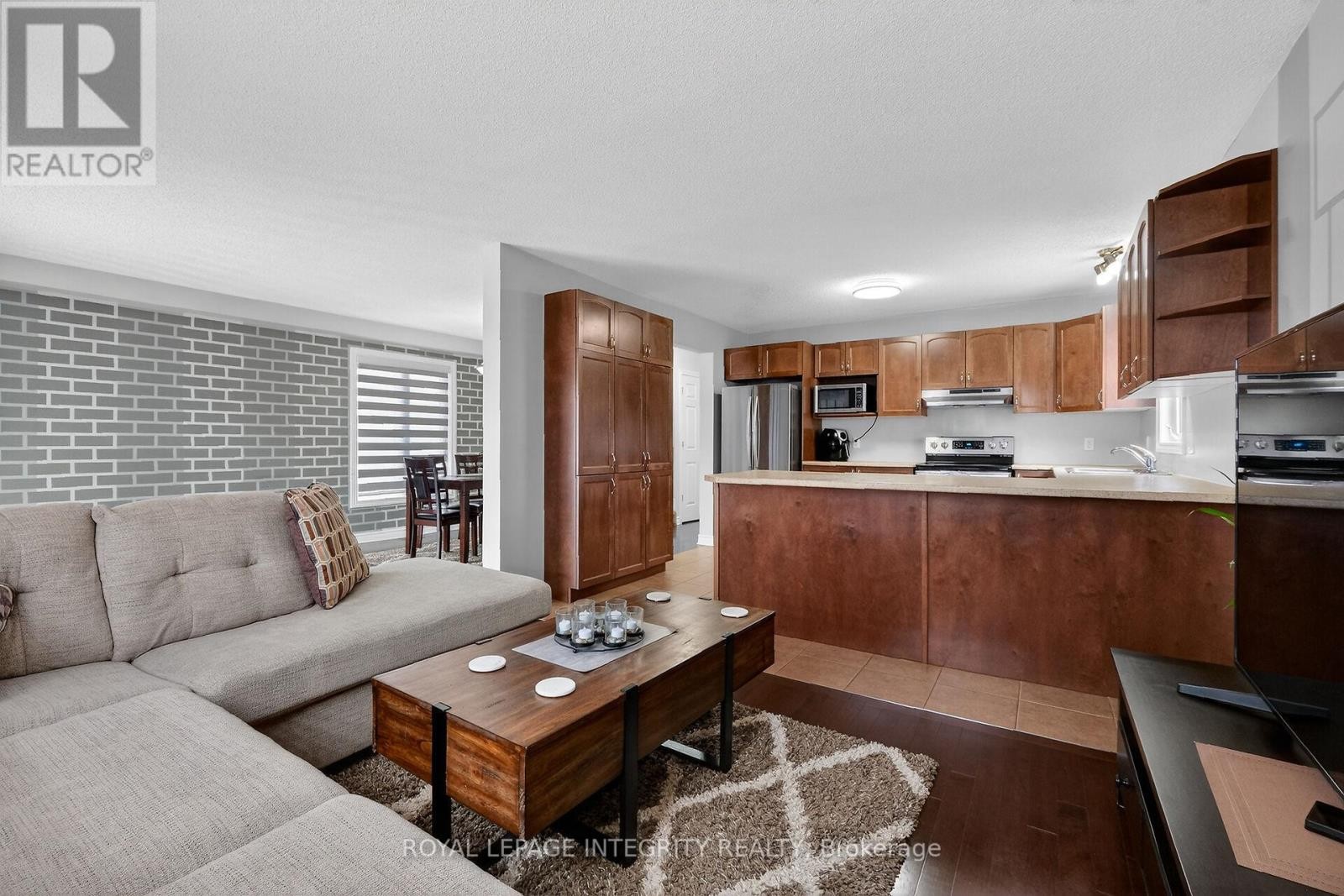 












281 STERLING AVENUE

,
Clarence-Rockland,




Ontario
K4K0H9

