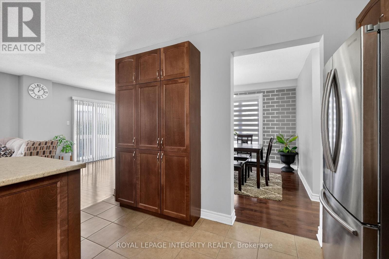 












281 STERLING AVENUE

,
Clarence-Rockland,




Ontario
K4K0H9

