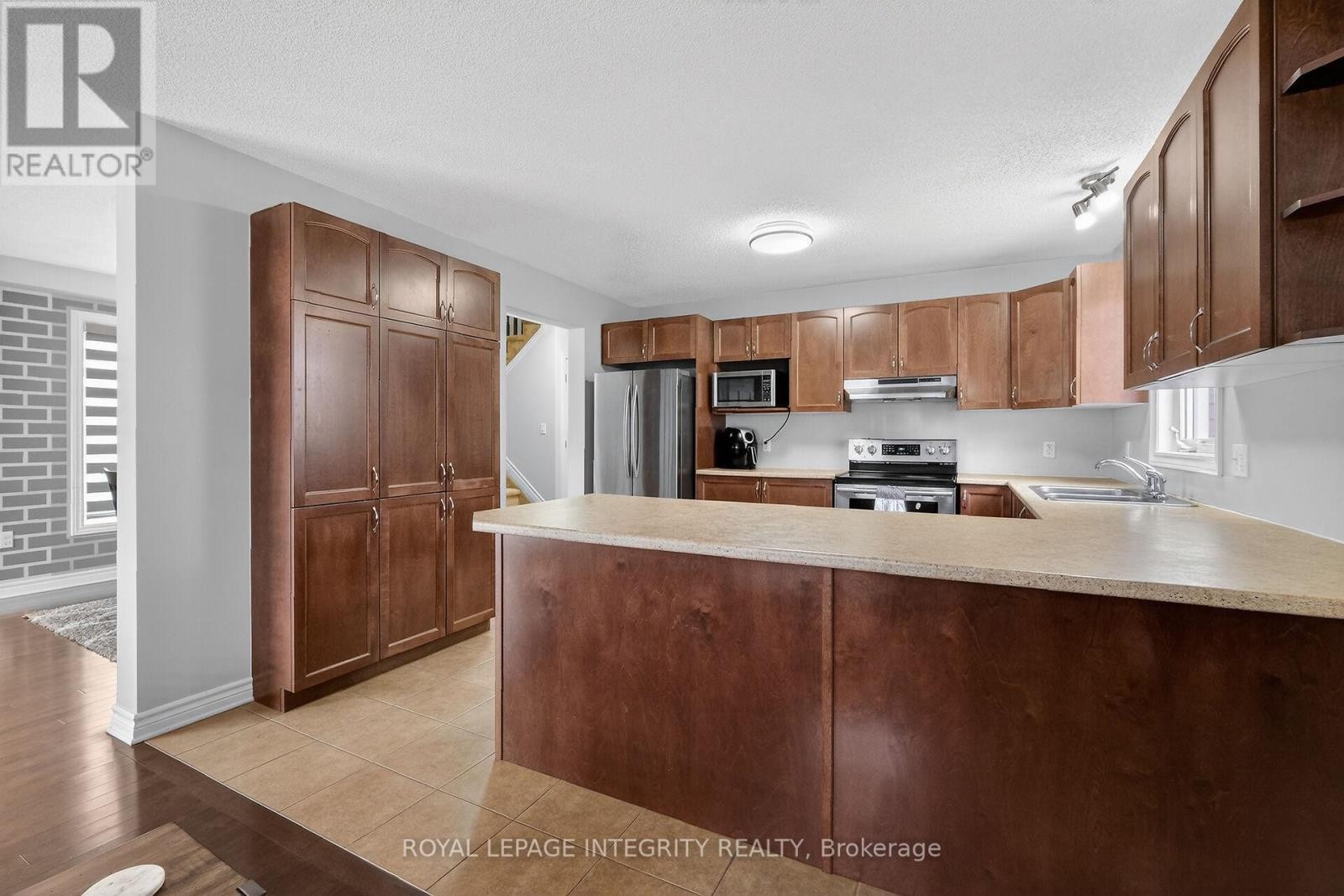 












281 STERLING AVENUE

,
Clarence-Rockland,




Ontario
K4K0H9

