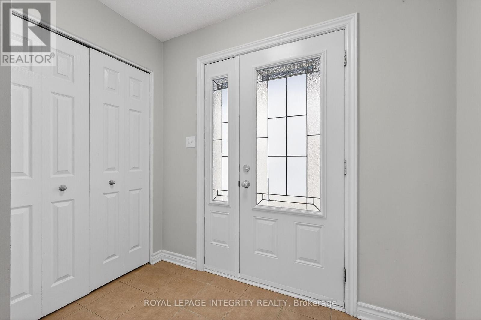 












281 STERLING AVENUE

,
Clarence-Rockland,




Ontario
K4K0H9

