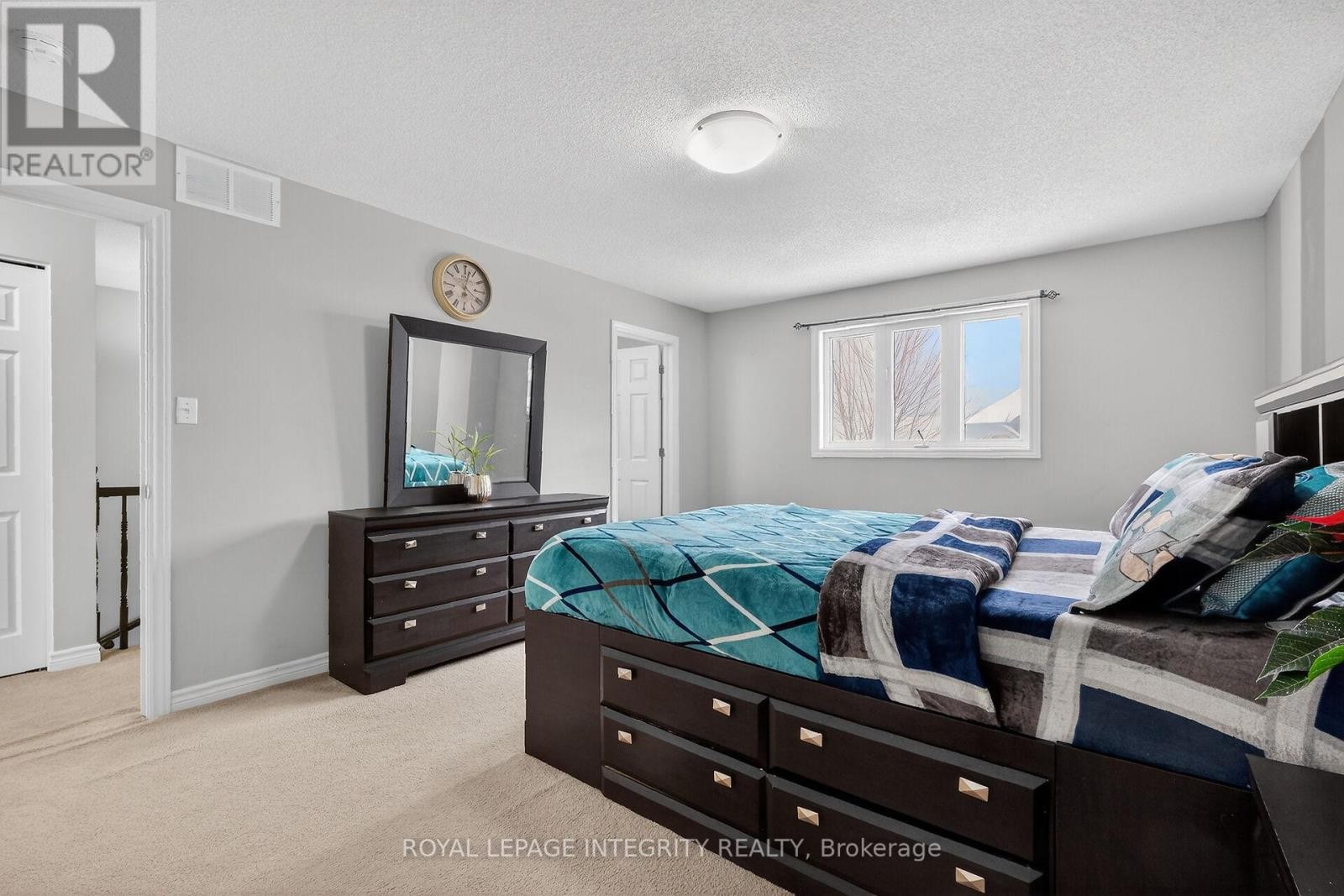 












281 STERLING AVENUE

,
Clarence-Rockland,




Ontario
K4K0H9

