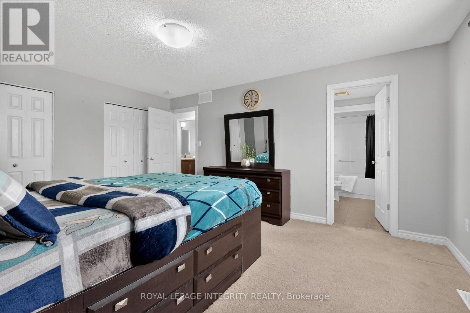 












281 STERLING AVENUE

,
Clarence-Rockland,




Ontario
K4K0H9

