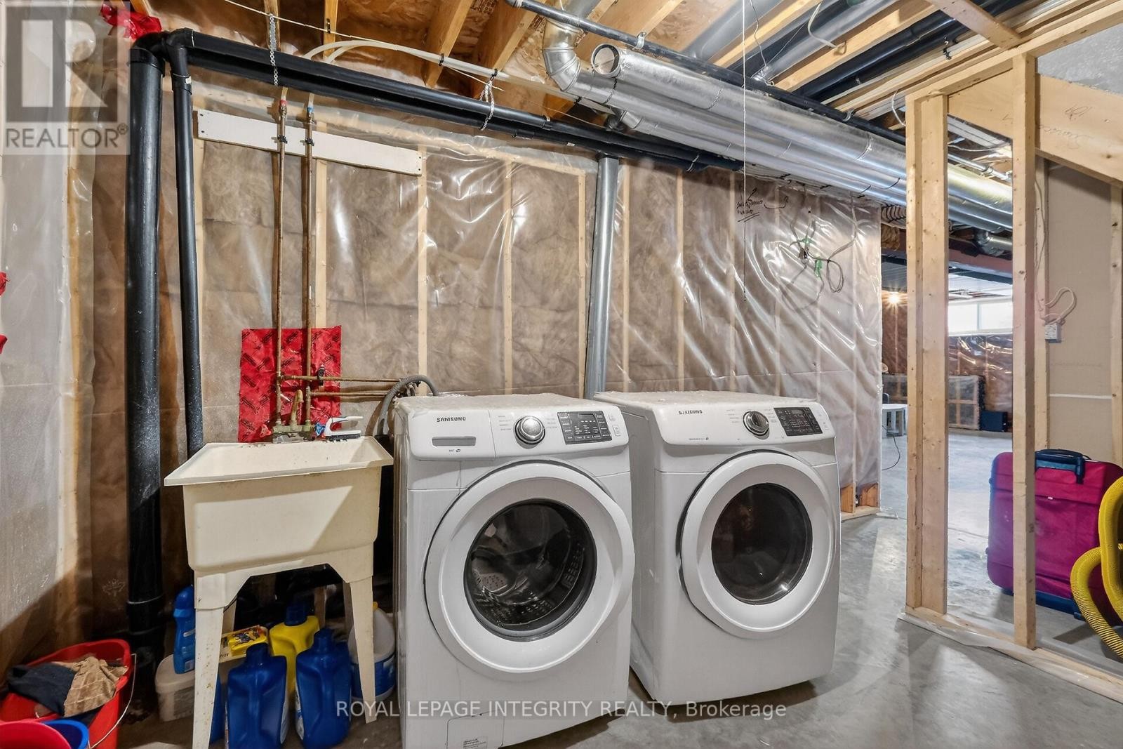 












281 STERLING AVENUE

,
Clarence-Rockland,




Ontario
K4K0H9

