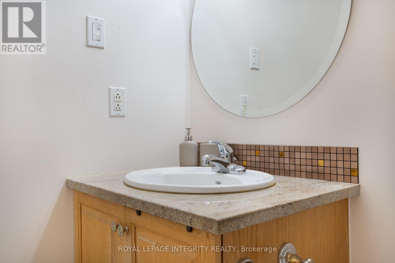 












406 - 270 BRITTANY DRIVE

,
Ottawa,




Ontario
K1K4M3

