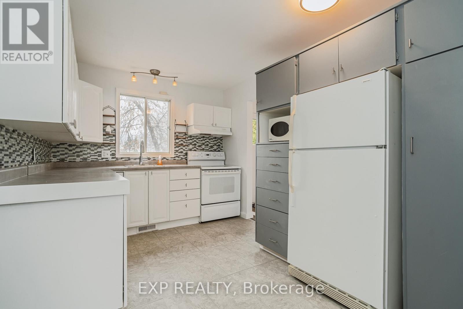 












1364 ST. JEAN STREET

,
Ottawa,




Ontario
K1C2E6

