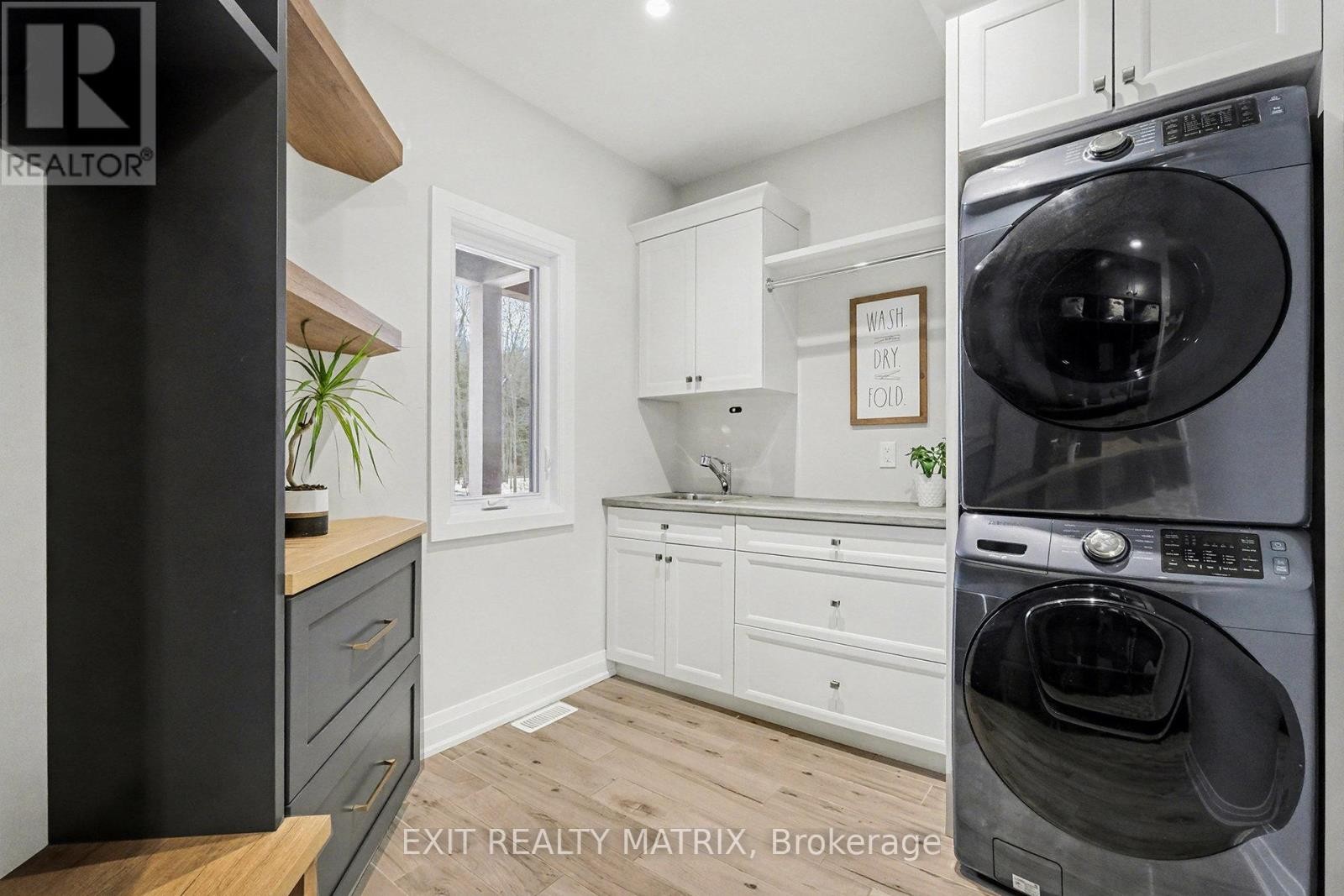 












1772 GROVES ROAD

,
Russell,




Ontario
K4R1E5

