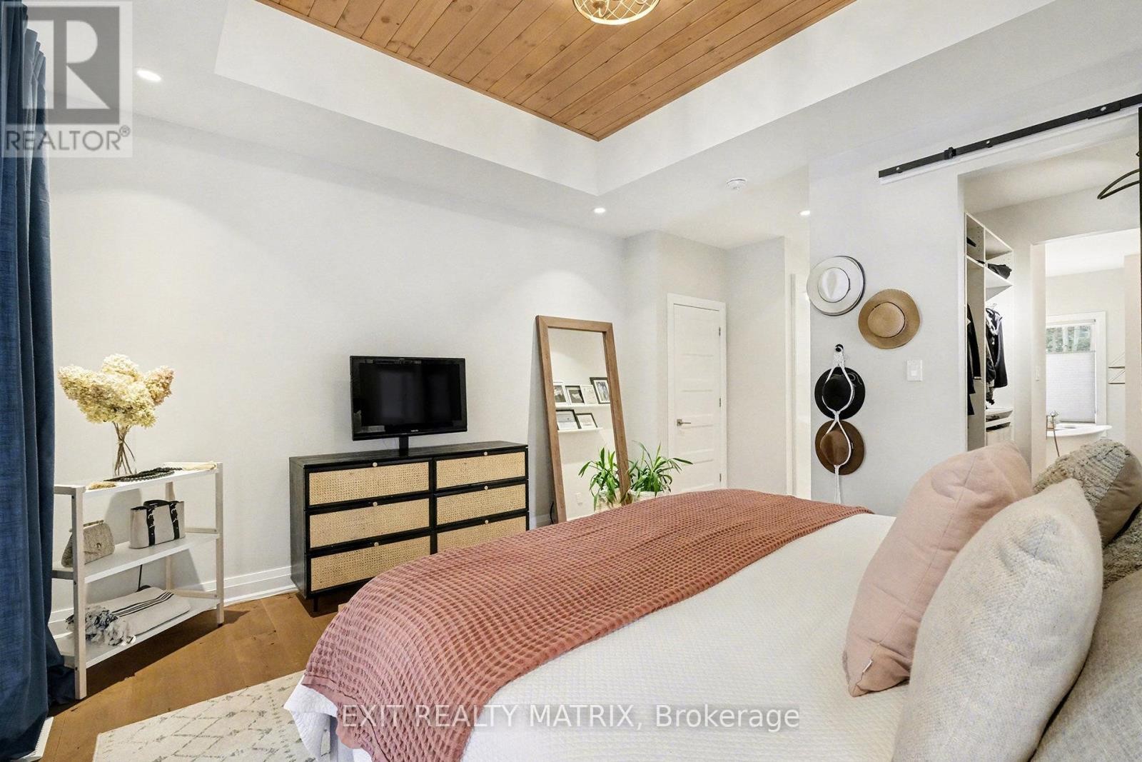 












1772 GROVES ROAD

,
Russell,




Ontario
K4R1E5

