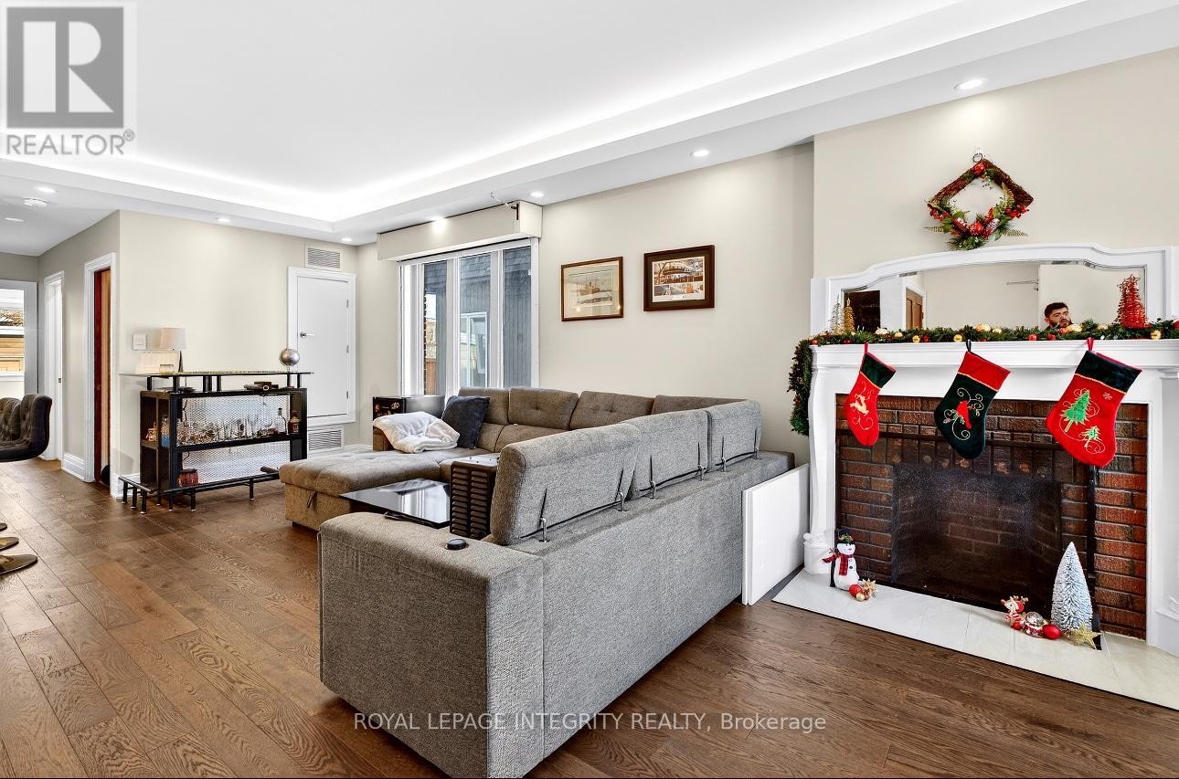 












73 RENFREW AVENUE

,
Ottawa,




Ontario
K1S1Z4

