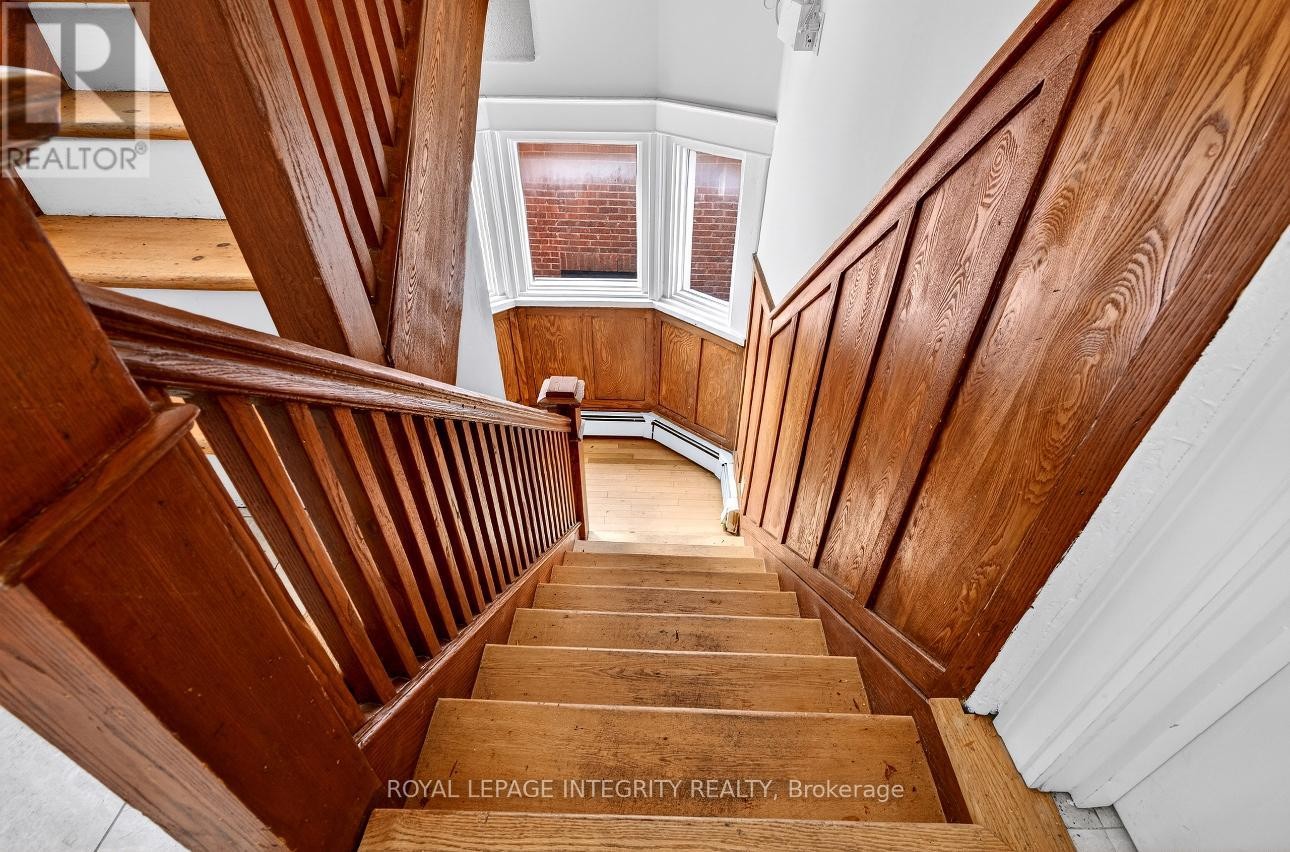 












73 RENFREW AVENUE

,
Ottawa,




Ontario
K1S1Z4

