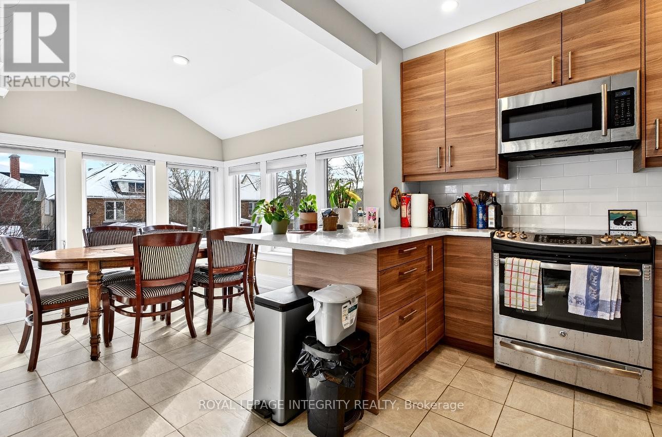 












73 RENFREW AVENUE

,
Ottawa,




Ontario
K1S1Z4

