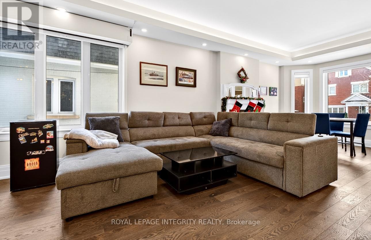 












73 RENFREW AVENUE

,
Ottawa,




Ontario
K1S1Z4

