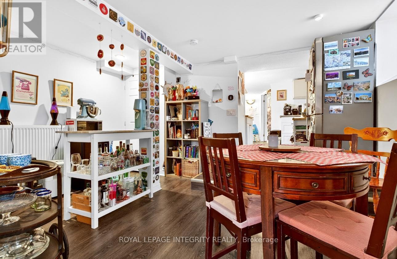 












73 RENFREW AVENUE

,
Ottawa,




Ontario
K1S1Z4

