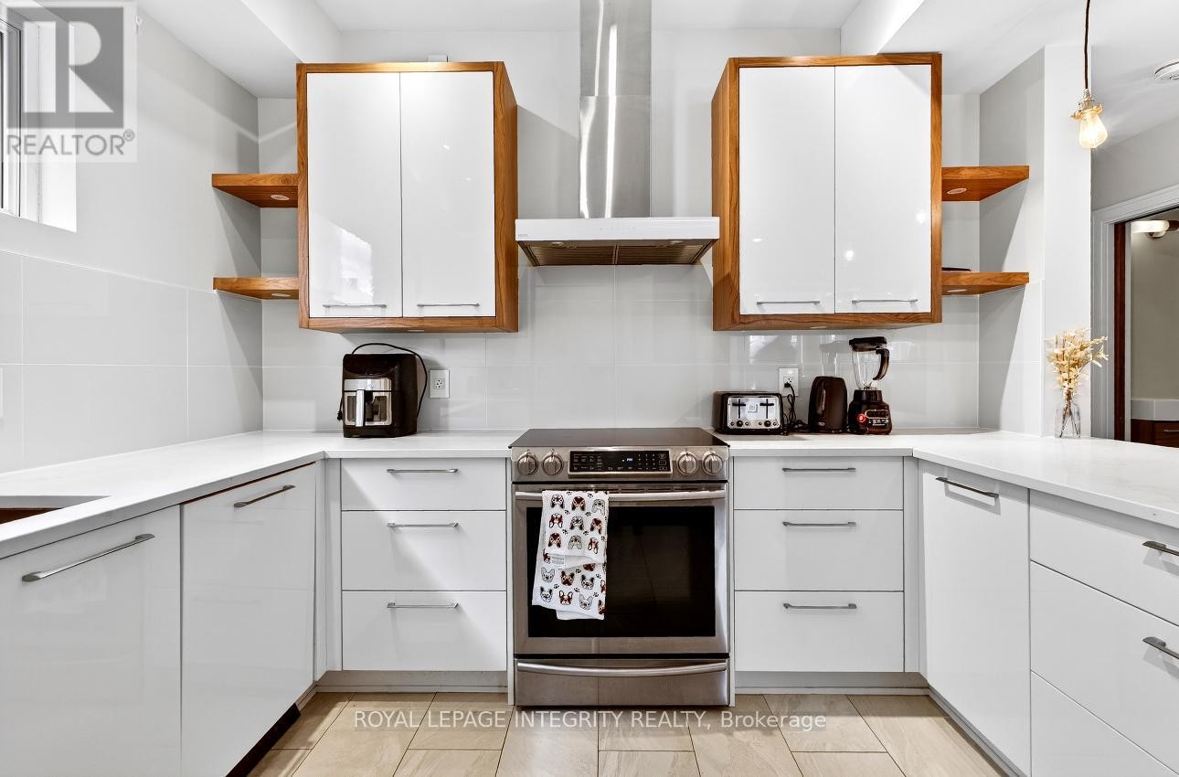 












73 RENFREW AVENUE

,
Ottawa,




Ontario
K1S1Z4

