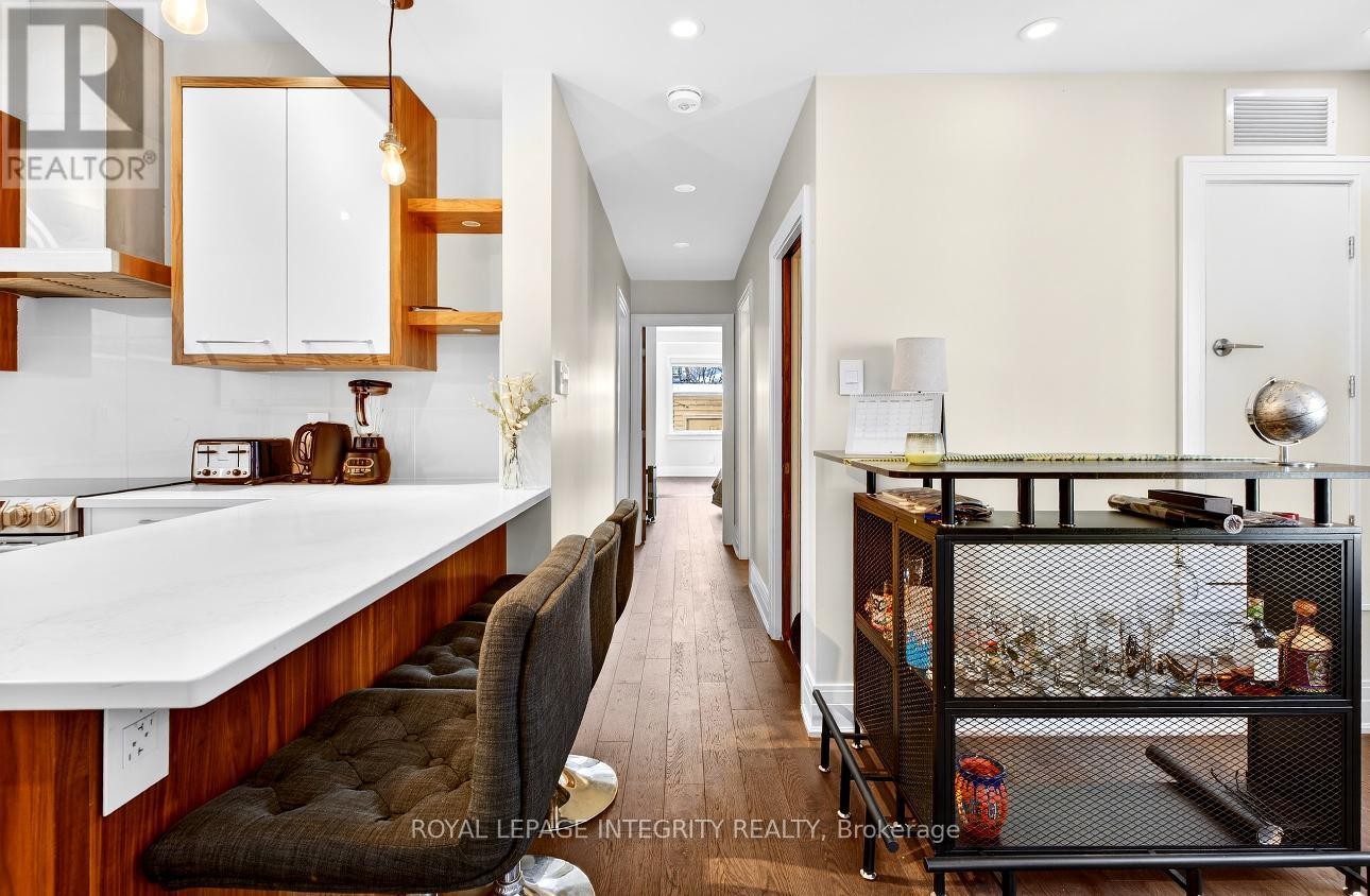 












73 RENFREW AVENUE

,
Ottawa,




Ontario
K1S1Z4

