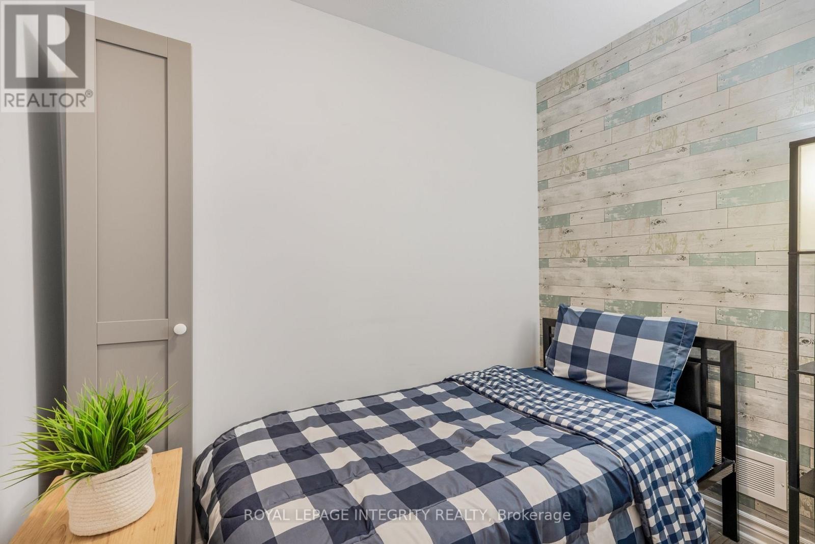 












125 CHAPERAL PRIVATE

,
Ottawa,




Ontario
K4A0Y2

