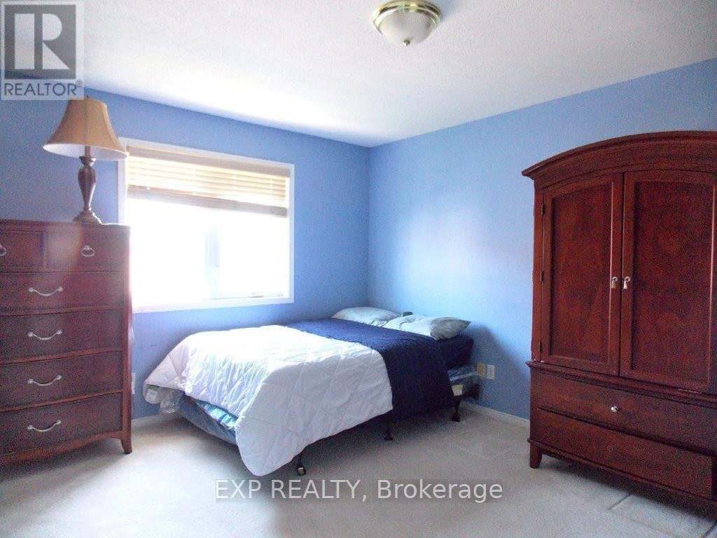 












129 ANNAPOLIS CIRCLE

,
Ottawa,




Ontario
K1V1Z3

