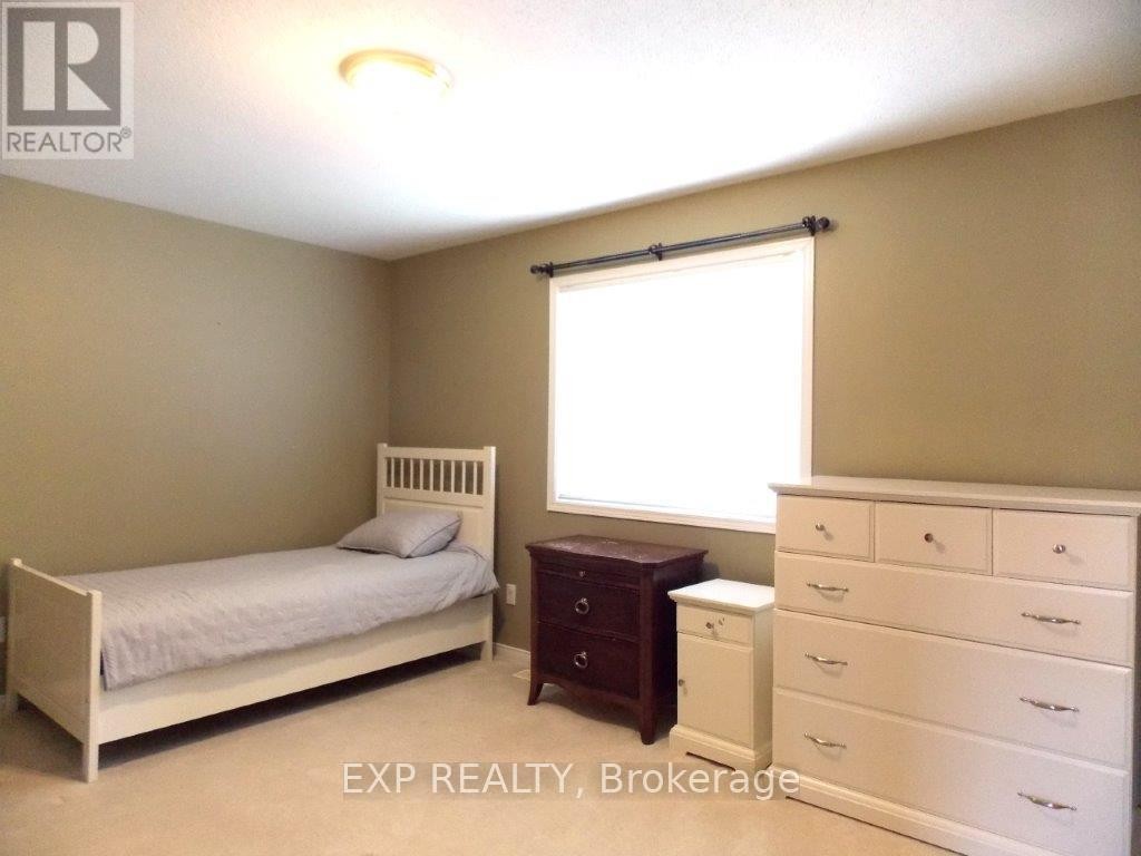 












129 ANNAPOLIS CIRCLE

,
Ottawa,




Ontario
K1V1Z3

