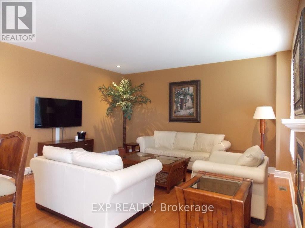 












129 ANNAPOLIS CIRCLE

,
Ottawa,




Ontario
K1V1Z3

