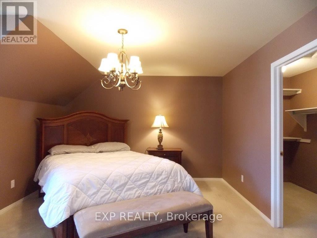 












129 ANNAPOLIS CIRCLE

,
Ottawa,




Ontario
K1V1Z3

