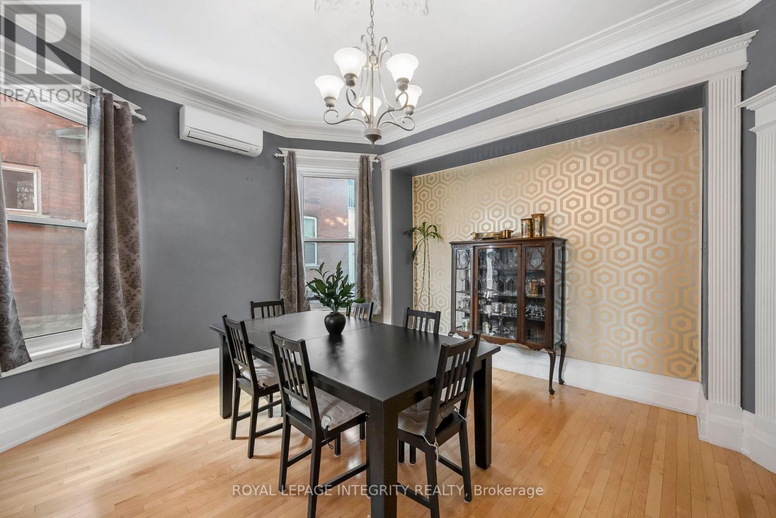 












553 GILMOUR STREET

,
Ottawa,




Ontario
K1R5L5

