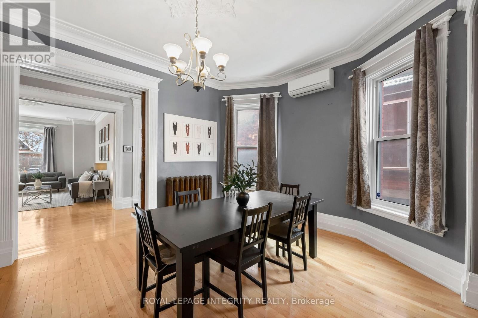 












553 GILMOUR STREET

,
Ottawa,




Ontario
K1R5L5

