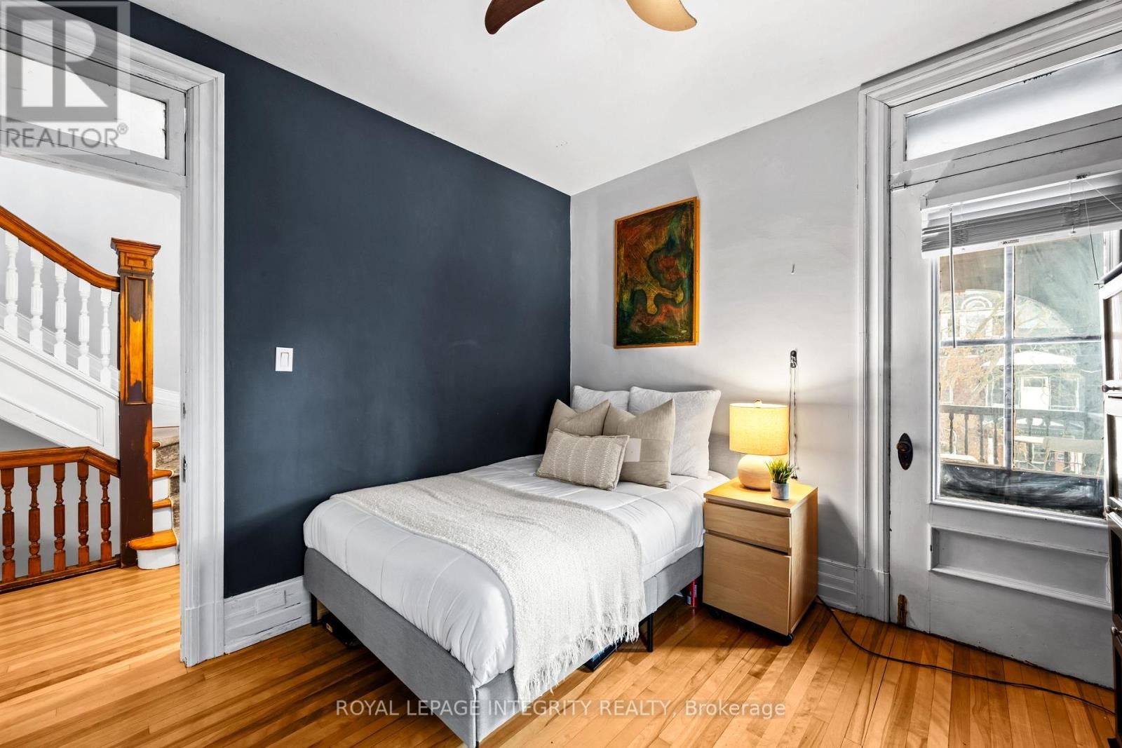 












553 GILMOUR STREET

,
Ottawa,




Ontario
K1R5L5

