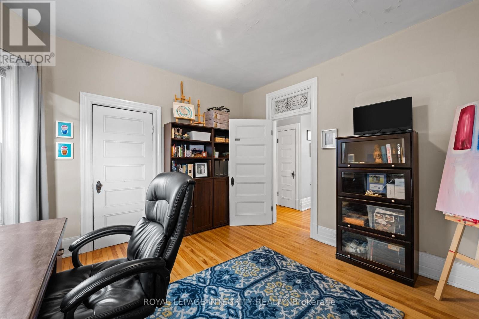 












553 GILMOUR STREET

,
Ottawa,




Ontario
K1R5L5

