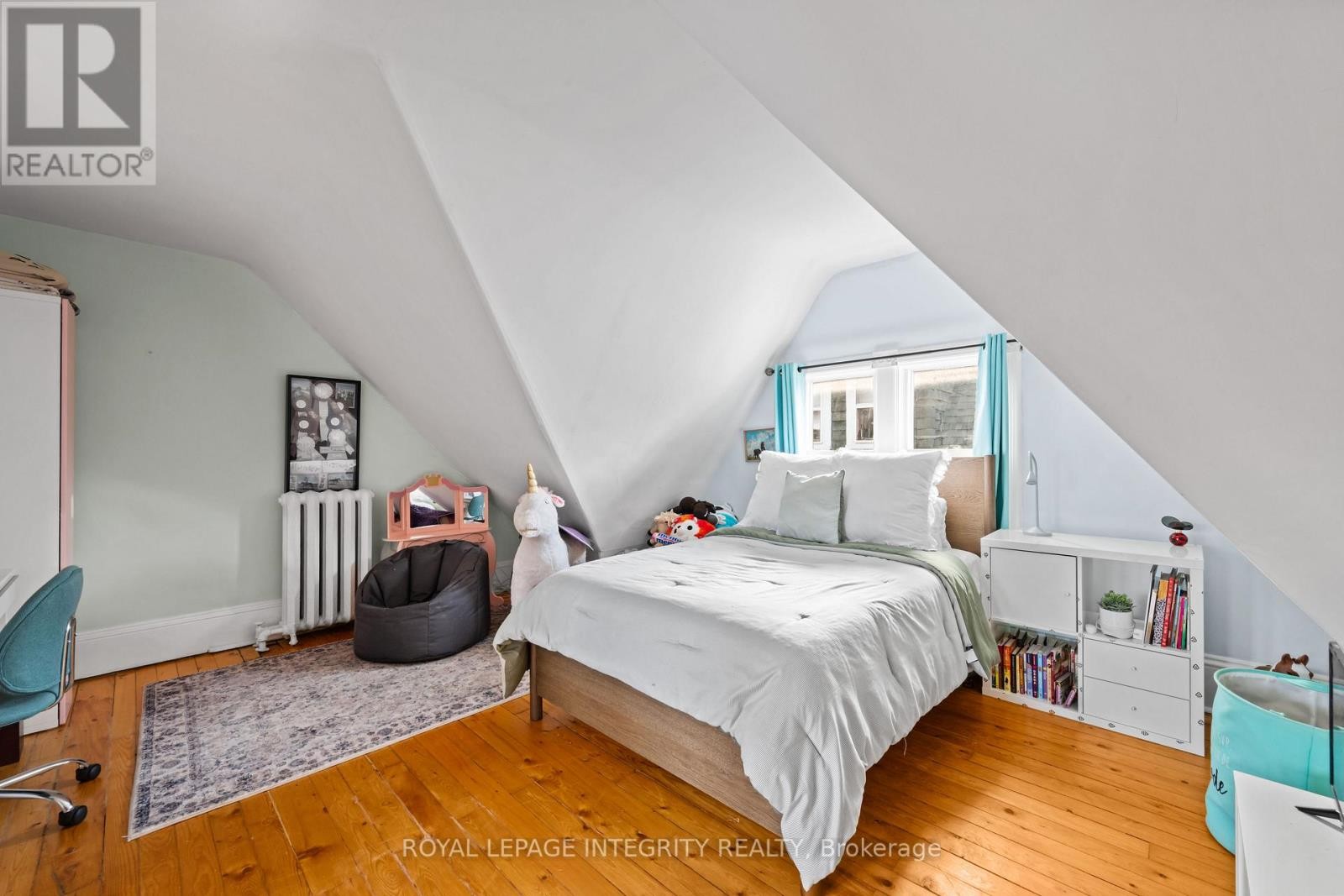 












553 GILMOUR STREET

,
Ottawa,




Ontario
K1R5L5

