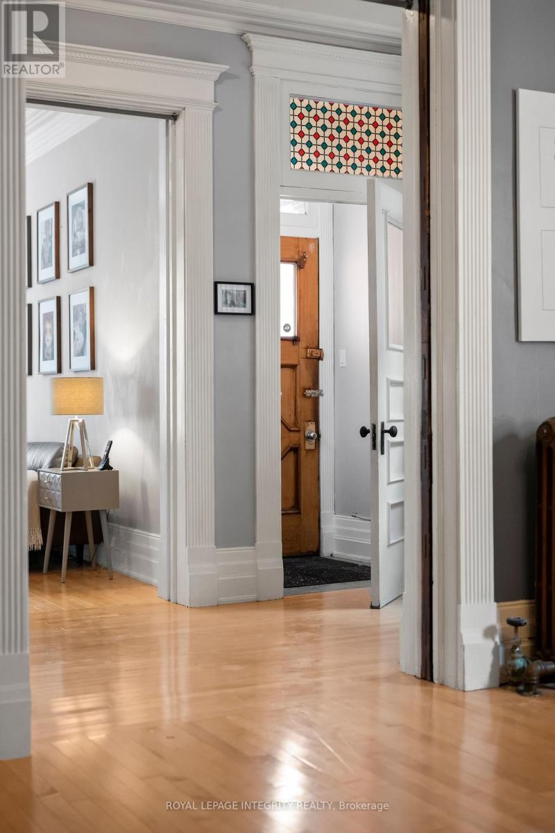 












553 GILMOUR STREET

,
Ottawa,




Ontario
K1R5L5

