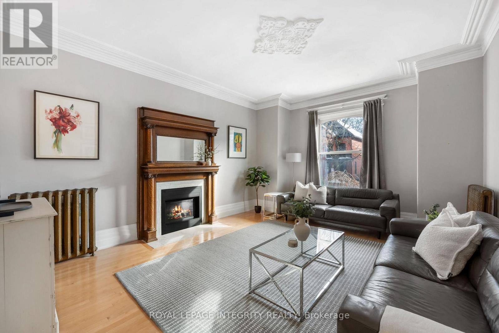 












553 GILMOUR STREET

,
Ottawa,




Ontario
K1R5L5

