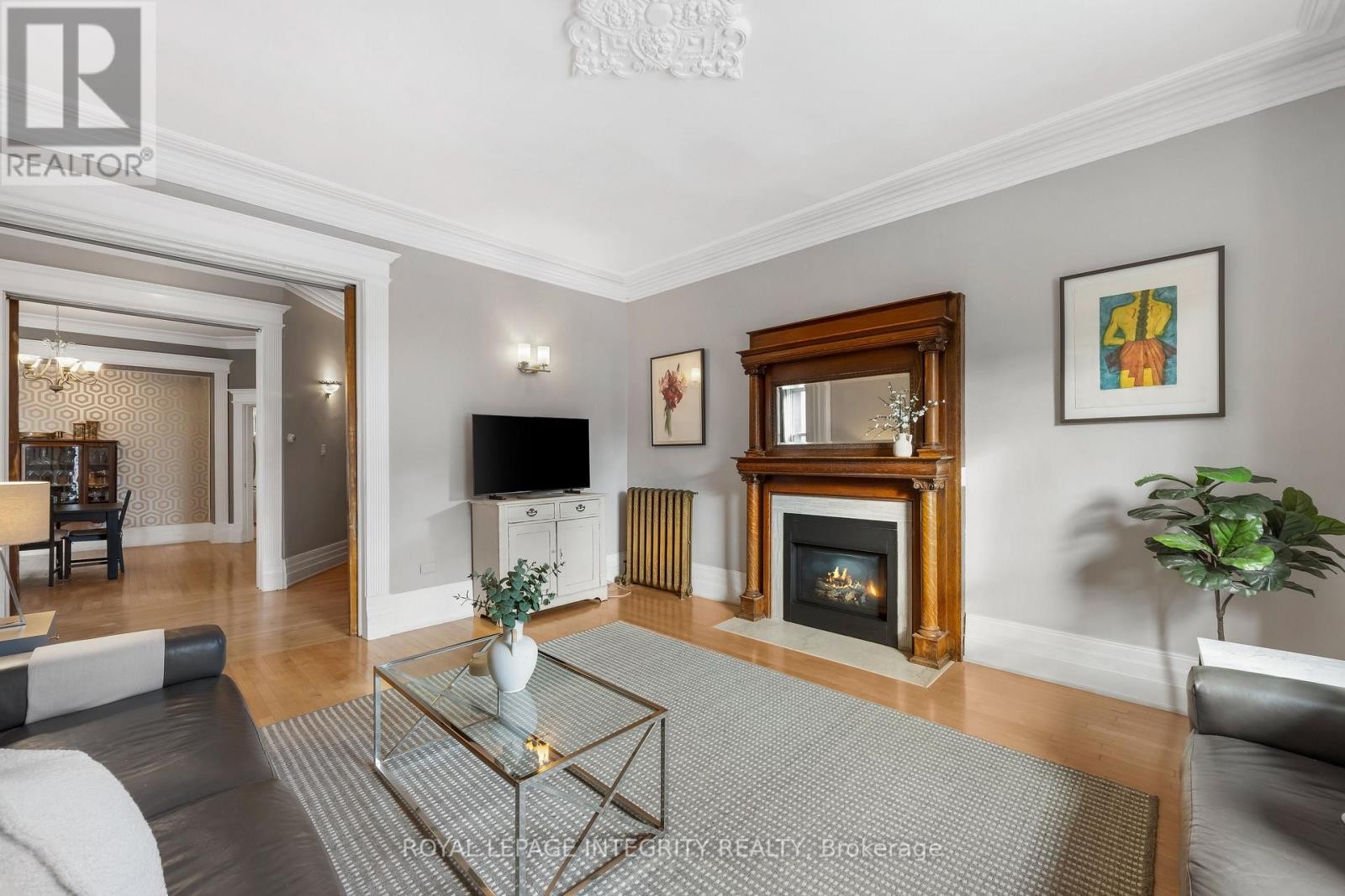 












553 GILMOUR STREET

,
Ottawa,




Ontario
K1R5L5

