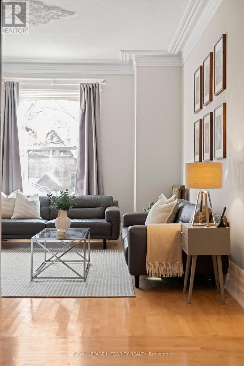 












553 GILMOUR STREET

,
Ottawa,




Ontario
K1R5L5

