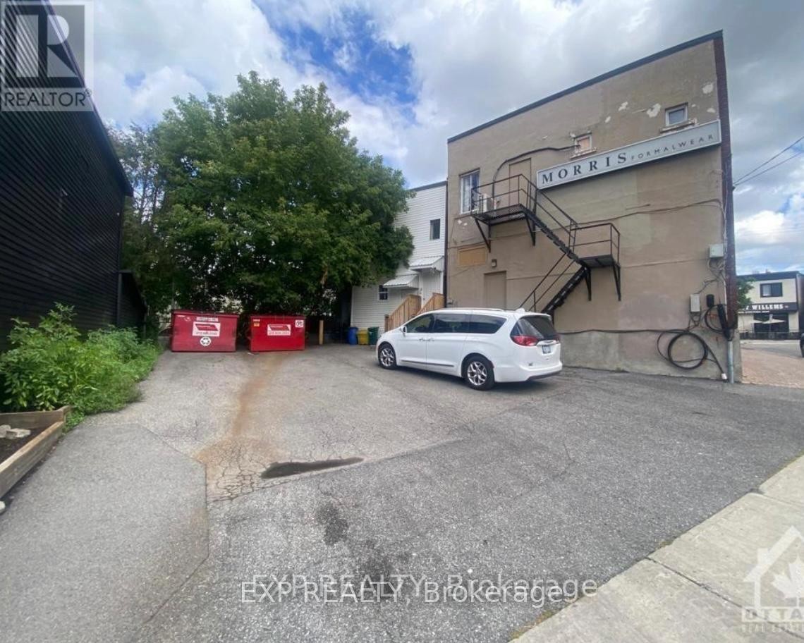 












1079 WELLINGTON STREET W

,
Ottawa,




Ontario
K1Y2Y2

