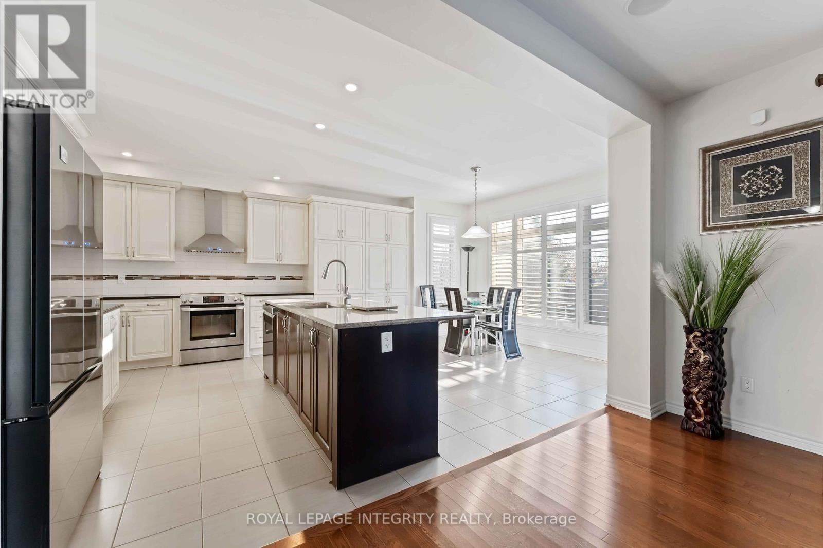 












561 EGRET WAY

,
Ottawa,




Ontario
K2J0E3

