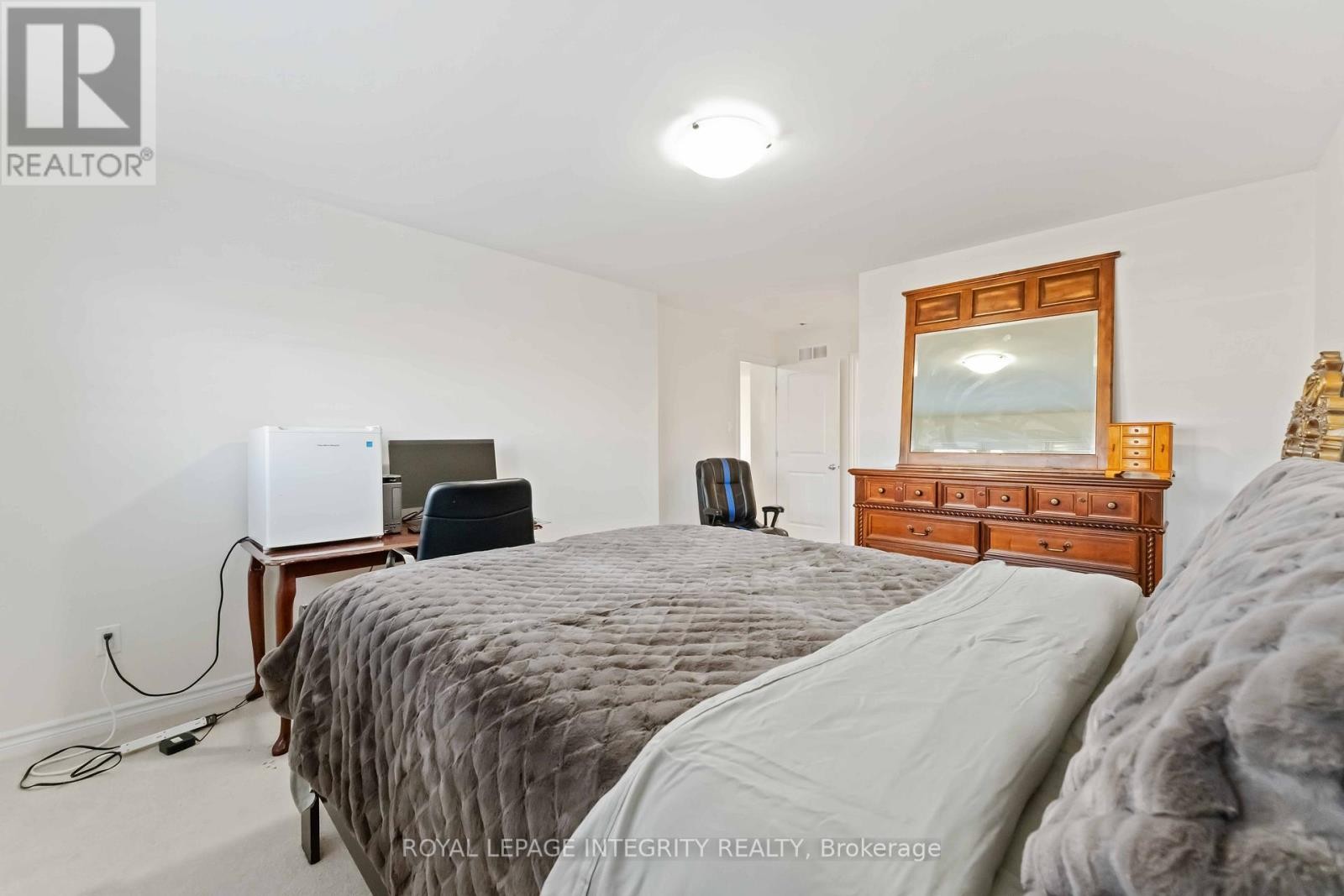 












561 EGRET WAY

,
Ottawa,




Ontario
K2J0E3

