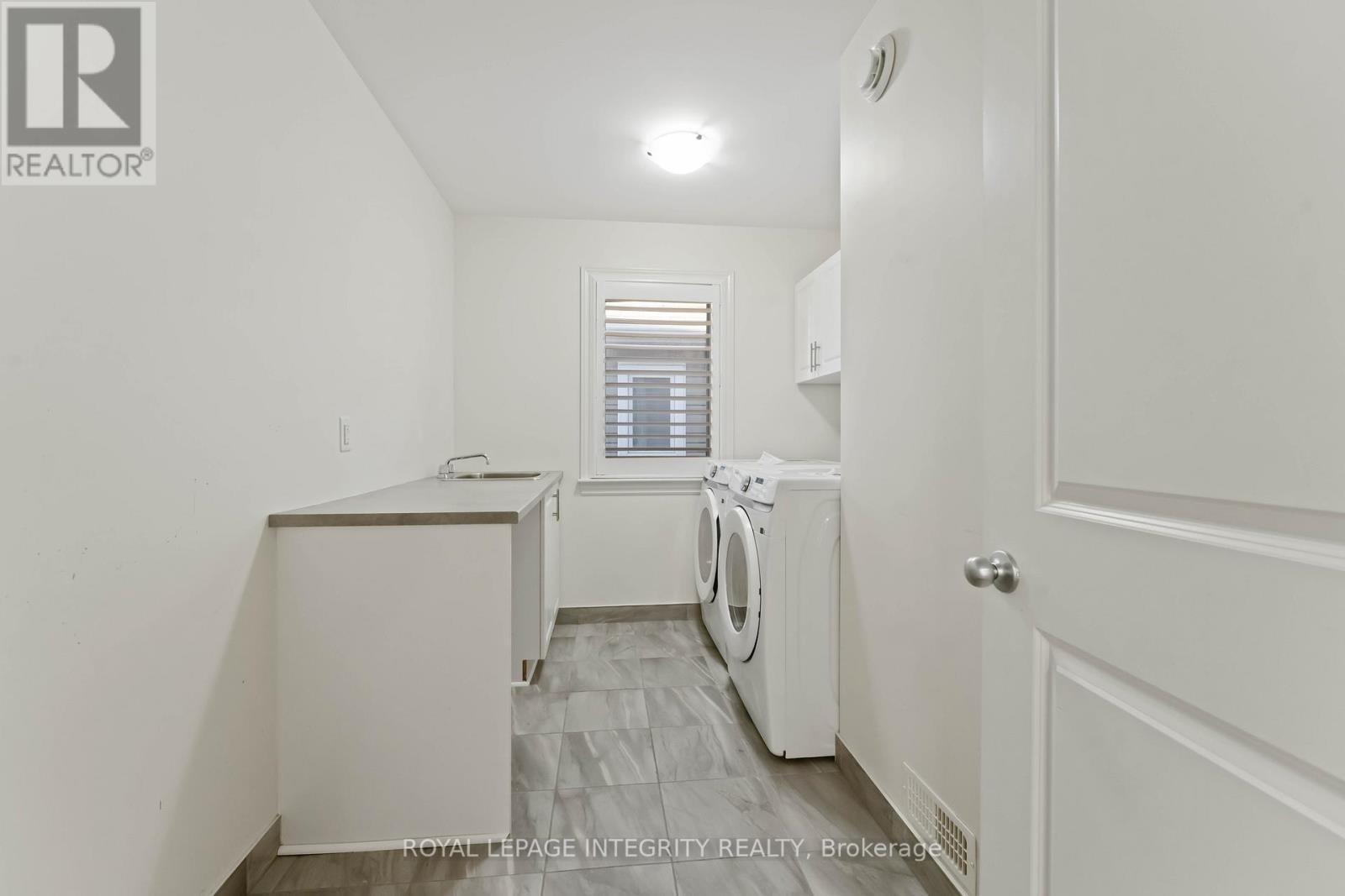 












561 EGRET WAY

,
Ottawa,




Ontario
K2J0E3

