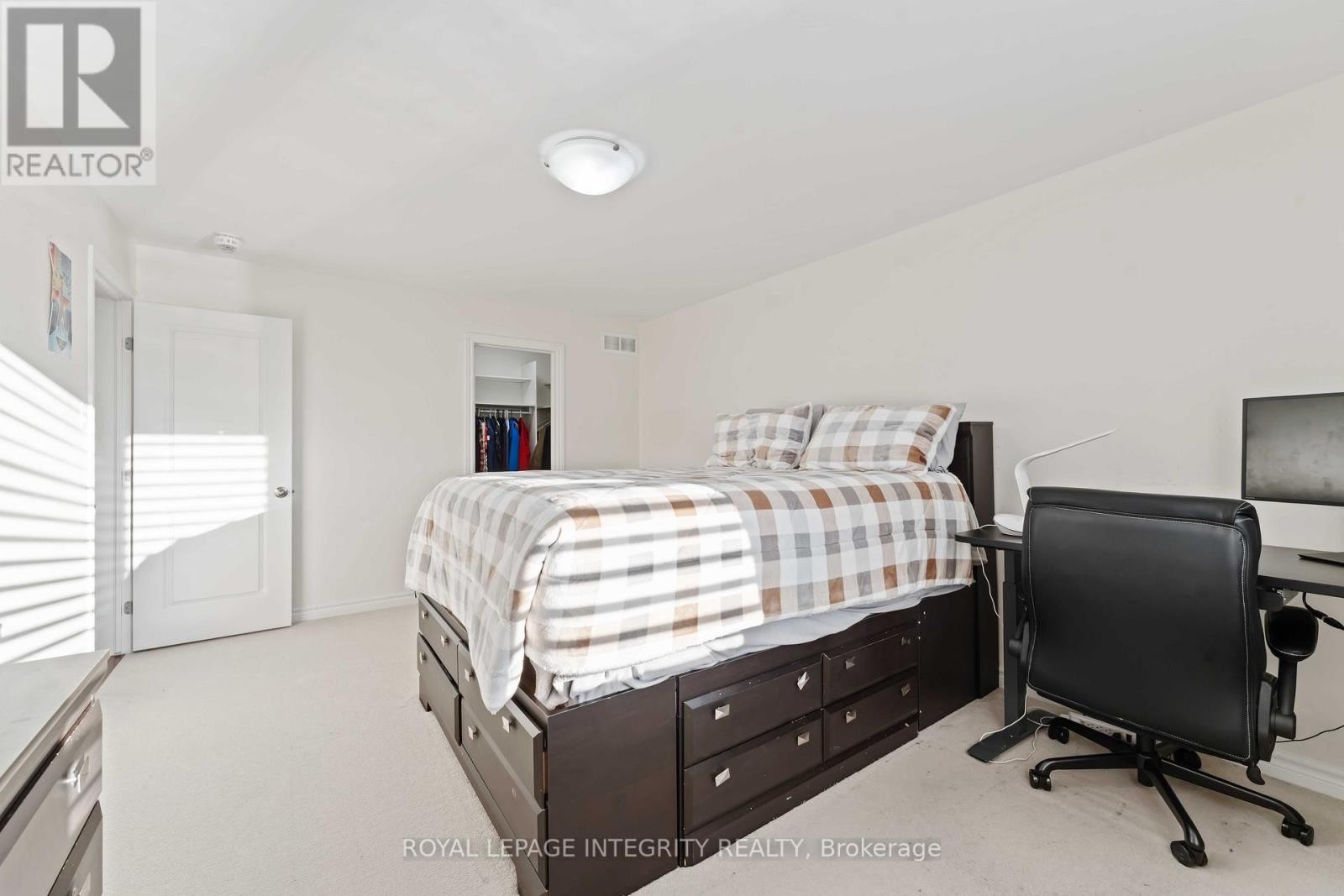 












561 EGRET WAY

,
Ottawa,




Ontario
K2J0E3

