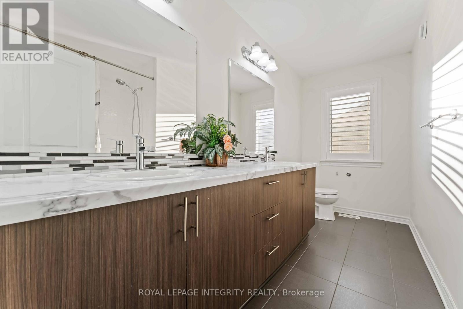 












561 EGRET WAY

,
Ottawa,




Ontario
K2J0E3

