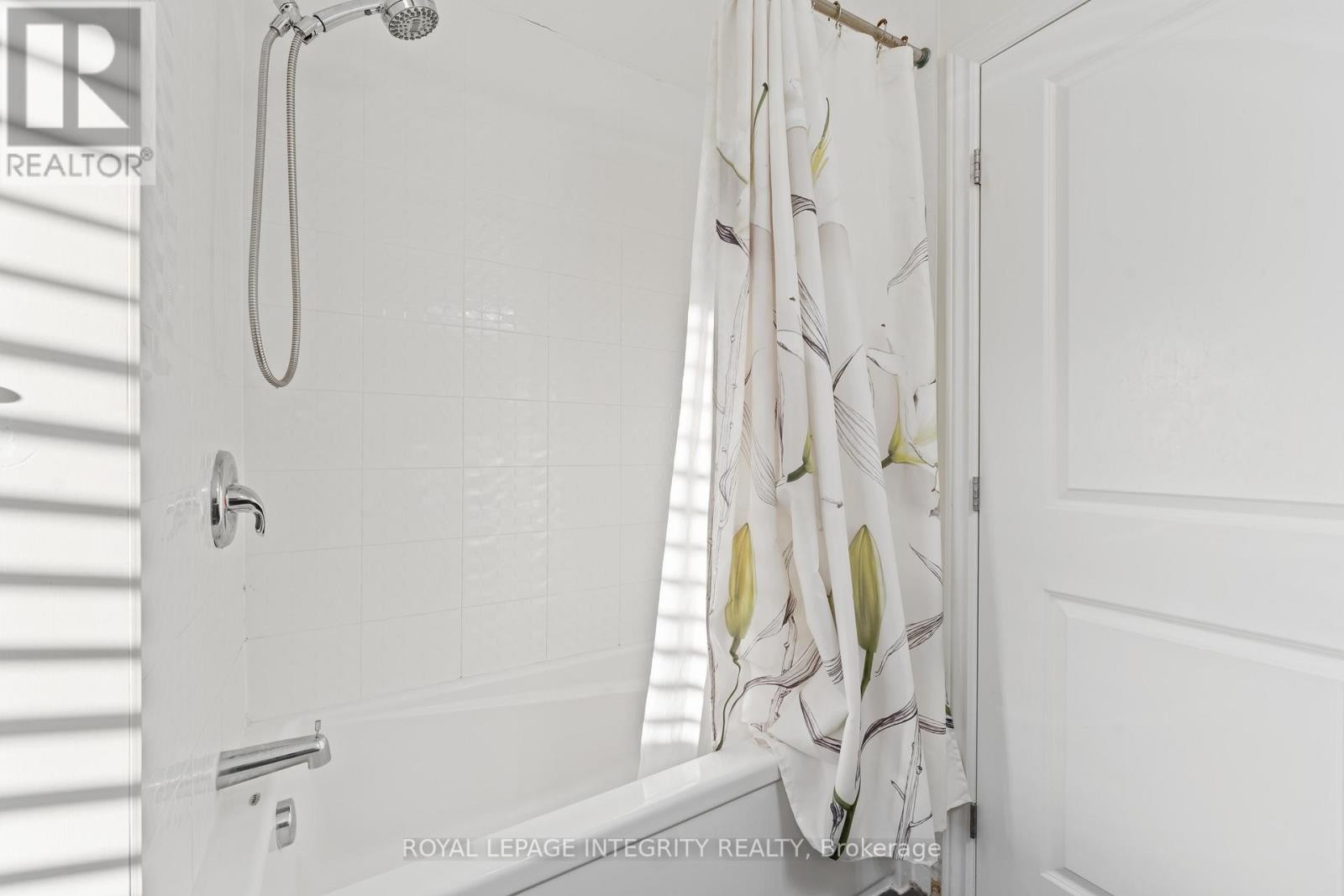 












561 EGRET WAY

,
Ottawa,




Ontario
K2J0E3

