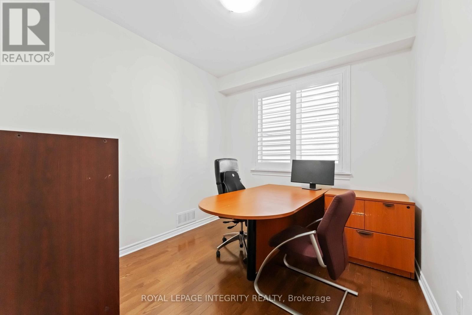 












561 EGRET WAY

,
Ottawa,




Ontario
K2J0E3

