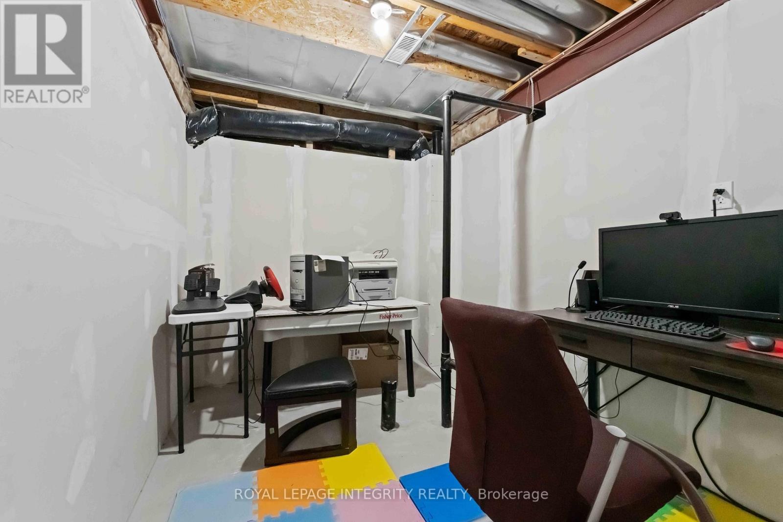 












561 EGRET WAY

,
Ottawa,




Ontario
K2J0E3

