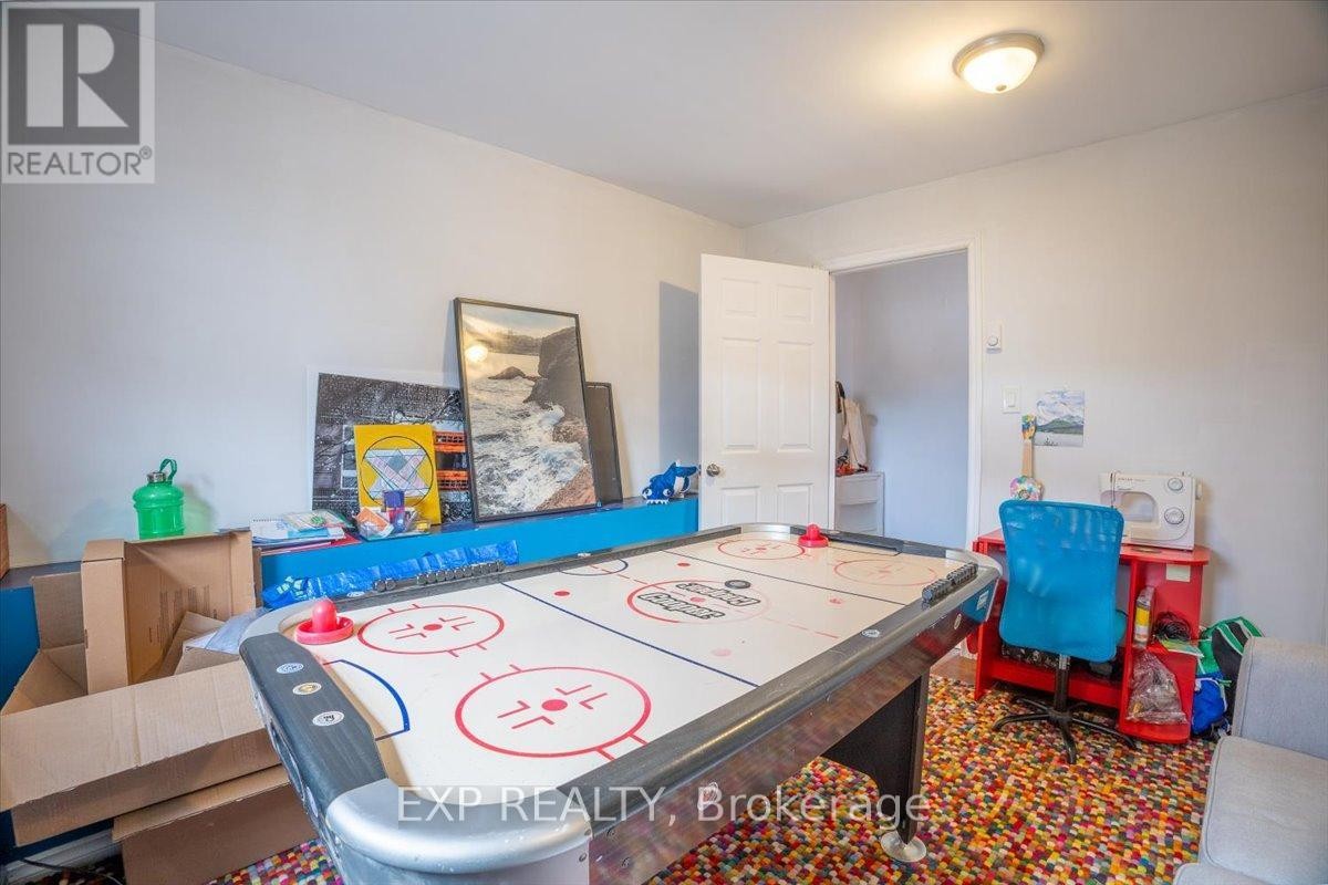 












68 LYNDALE AVENUE

,
Ottawa,




Ontario
K1Y2M8

